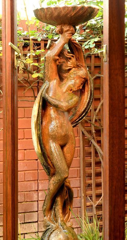 The Woodpecker Inn Pretoria-Noord Exteriör bild