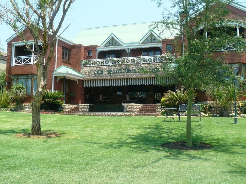 The Woodpecker Inn Pretoria-Noord Exteriör bild