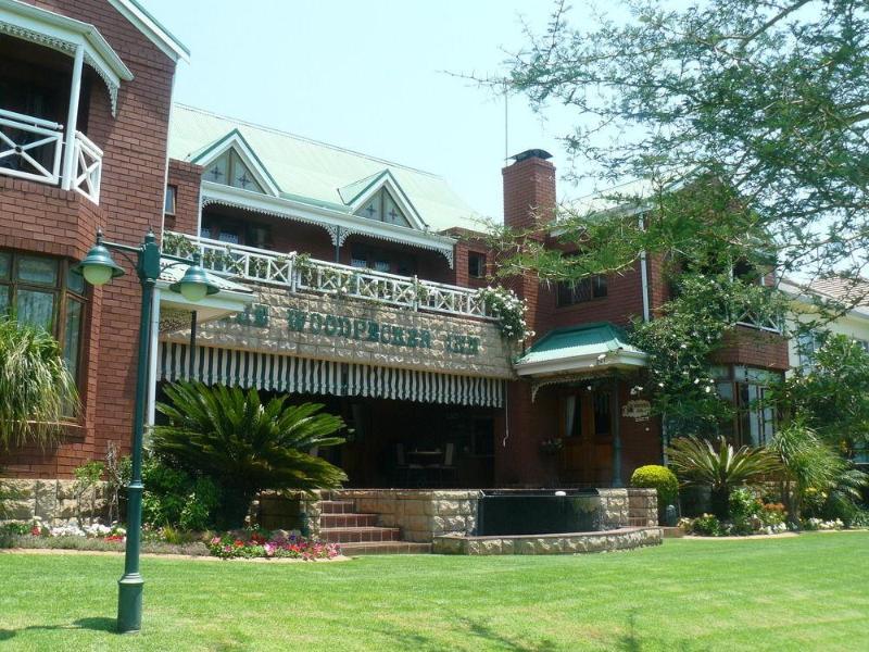 The Woodpecker Inn Pretoria-Noord Exteriör bild