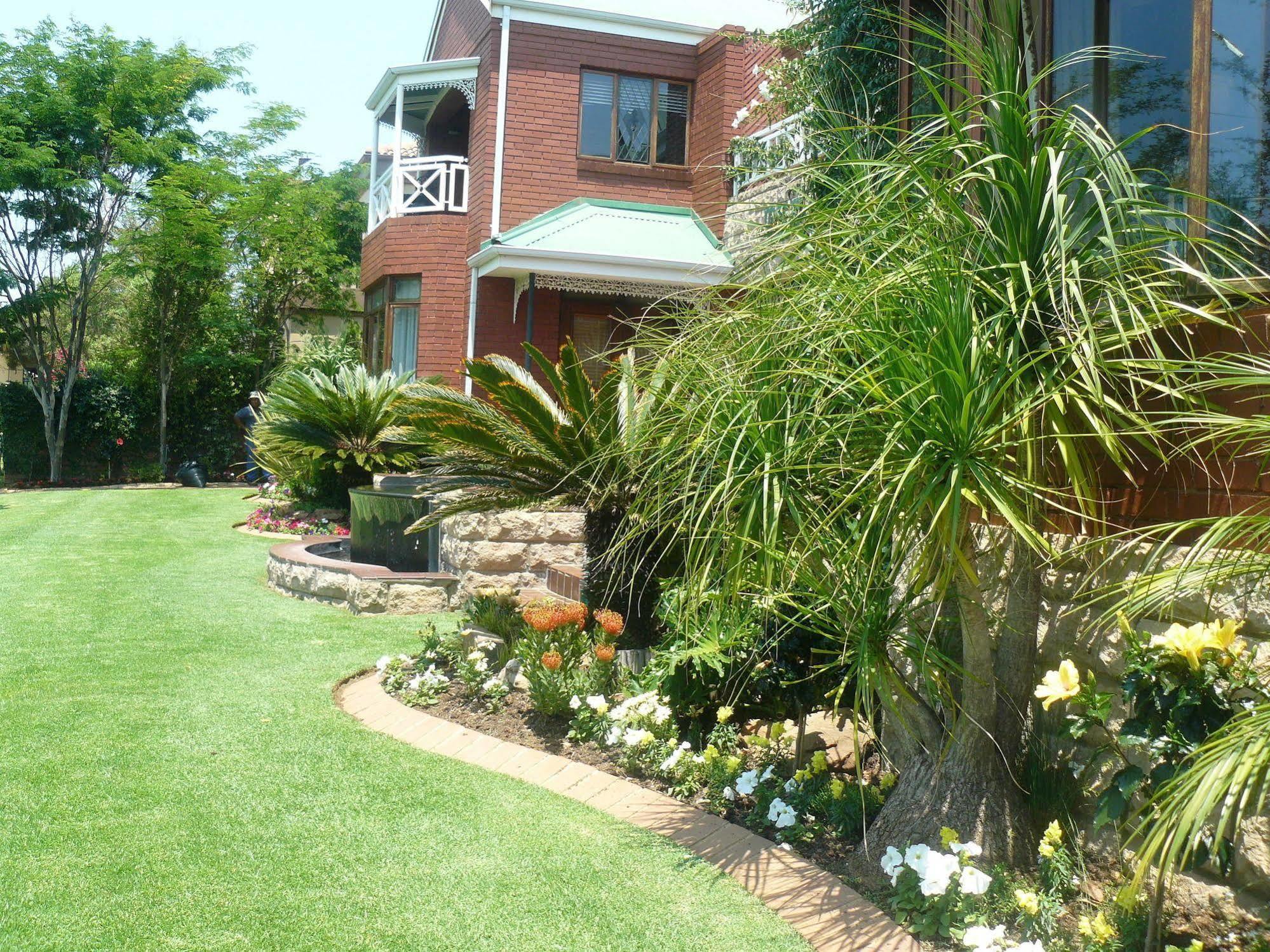 The Woodpecker Inn Pretoria-Noord Exteriör bild